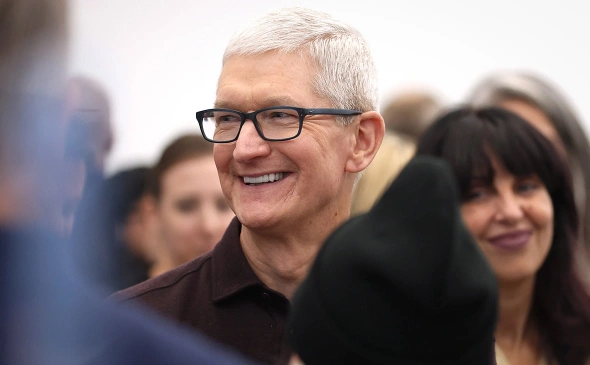 Глава Apple Тим Кук попросил урезать себе зарплату